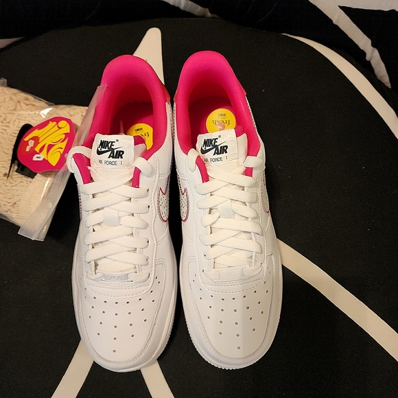 Nike Air Force 1 Low Dragon Fruit Size 6 New - Picture 5 of 16